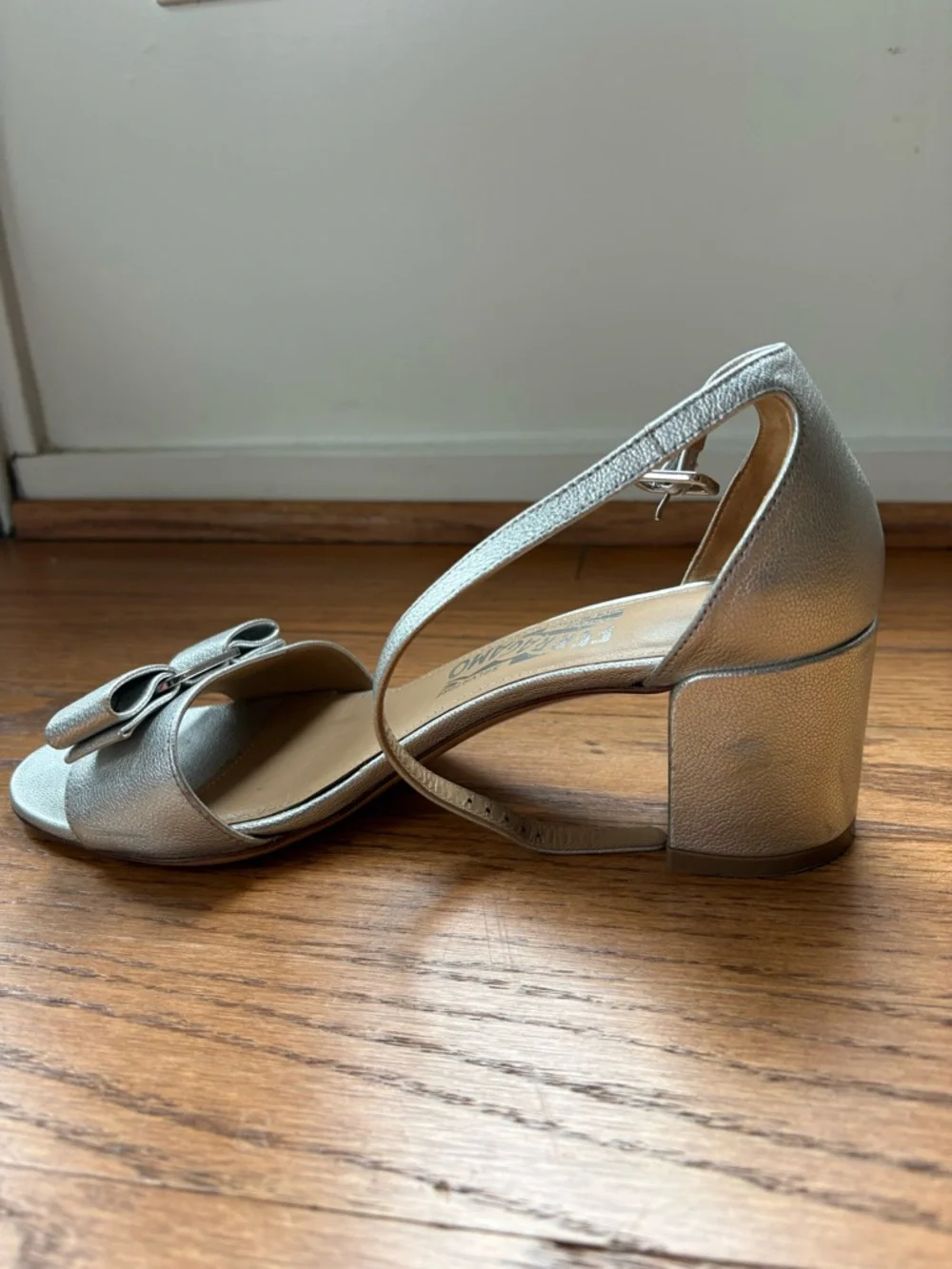 Salvatore Ferragamo Silver Open-Toe Block Heel Sandals with Bow Detail - Picture 3 of 9